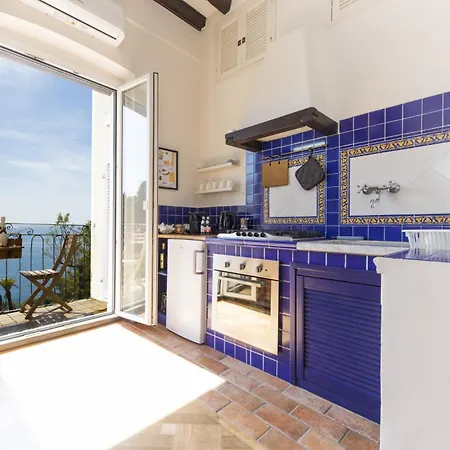 Vivo - Sea View | 2br| Ac| Wifi| La Casa Marinaio Apartment